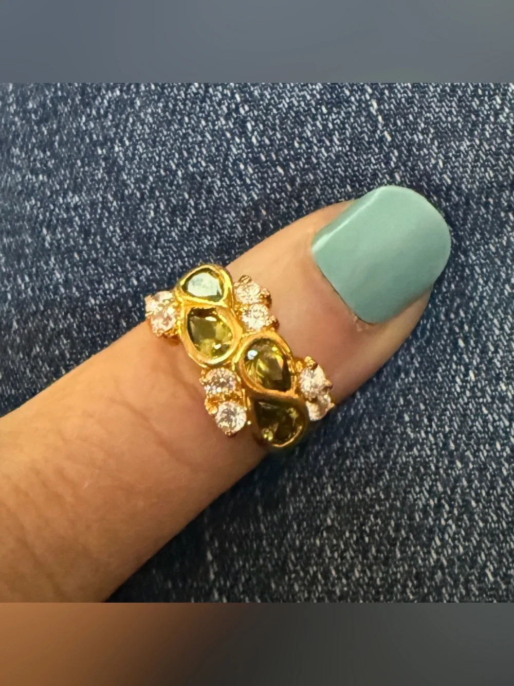 Vtg Gold-Tone Green Gemstone Cluster Ring - Elegant Women's Size 8 Ring NOTE
